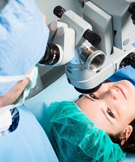 Что необходимо сделать пациенту перед операцией на глаза?